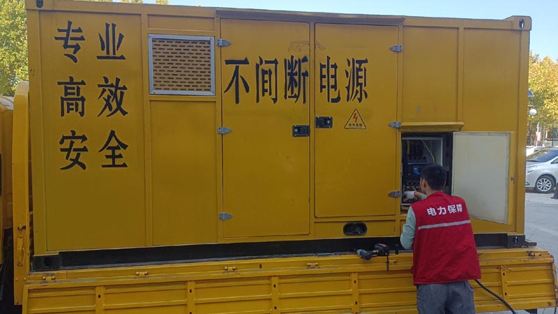 北川柴油发电机组和UPS电源配合使用时，如何避免切换过程中的电力中断？